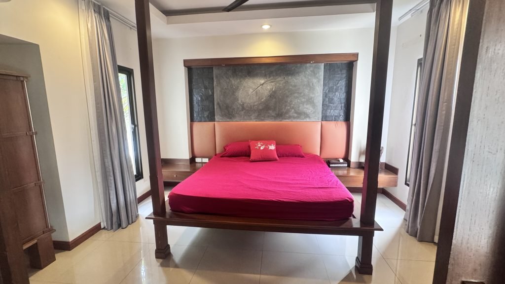 Air-conditioned Room 2 at Pattaya Water Villa