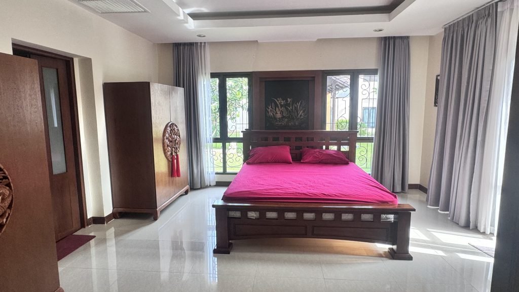 Air-conditioned Room 3 with private bathroom at Pattaya Water Villa